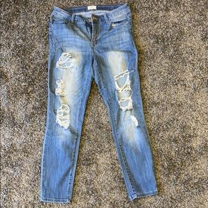 Distressed skinny jeans